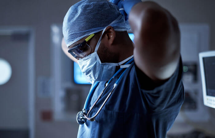 surgeon preparing for surgery