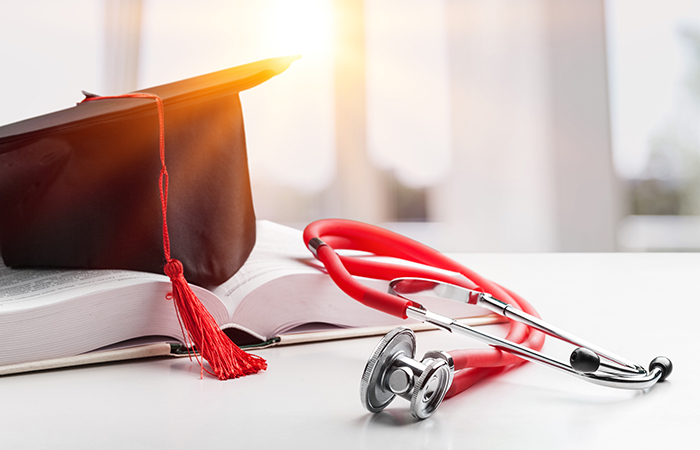 Auxiliary accepting scholarship applications