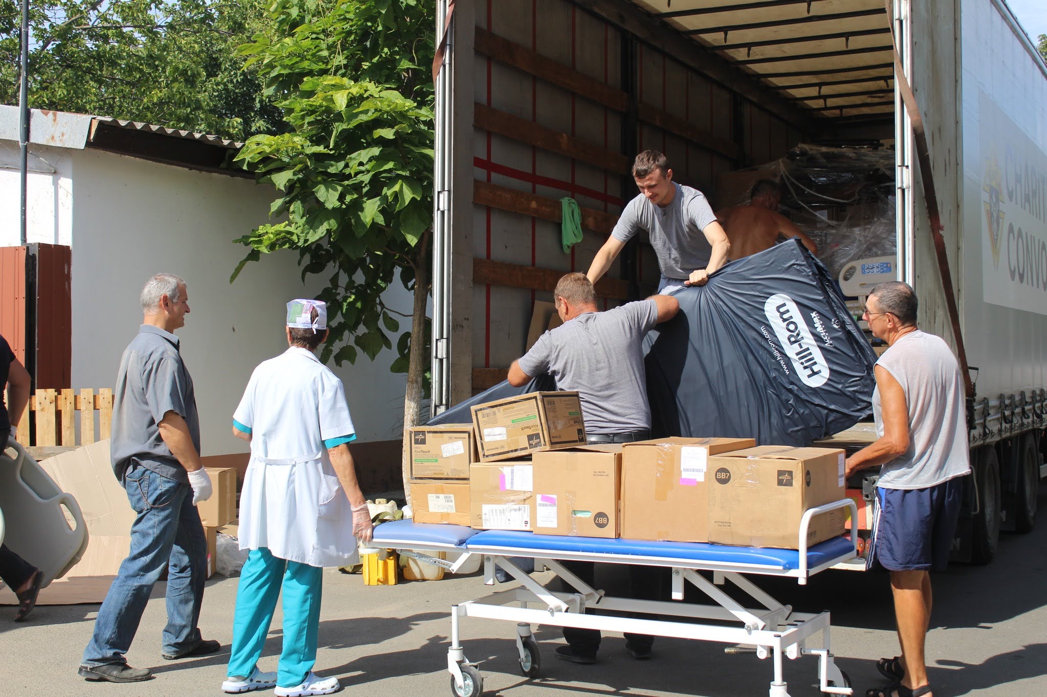 people unloading semi truck