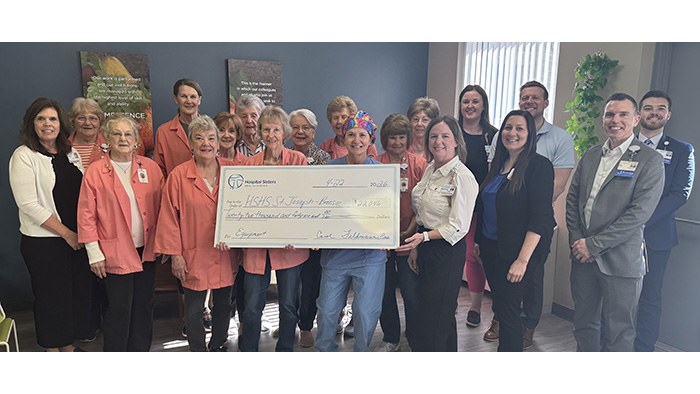 Auxiliary Donates $22,000 to Foundation