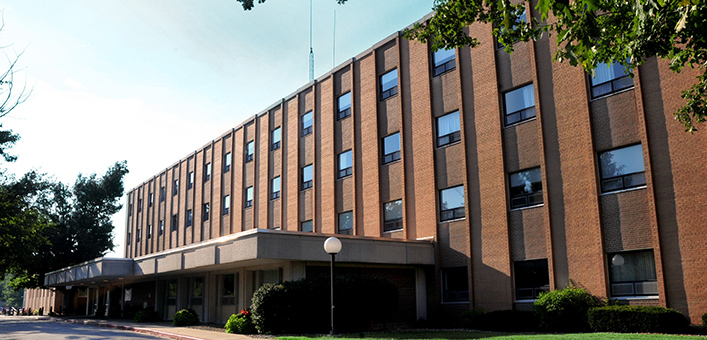 A picture of the outside of HSHS St. Francis Hospital 