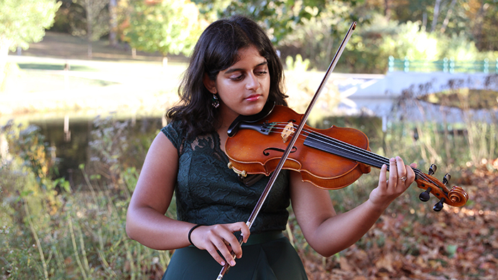 Young violinist brings joy of music to HSHS St. John’s Hospital patients